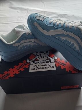 BRAND X TOMBSTONE JOKER BONES SNEAKERS MEN'S BABY BLUE/WHITE SIZE US 7/ UK 5 NWT